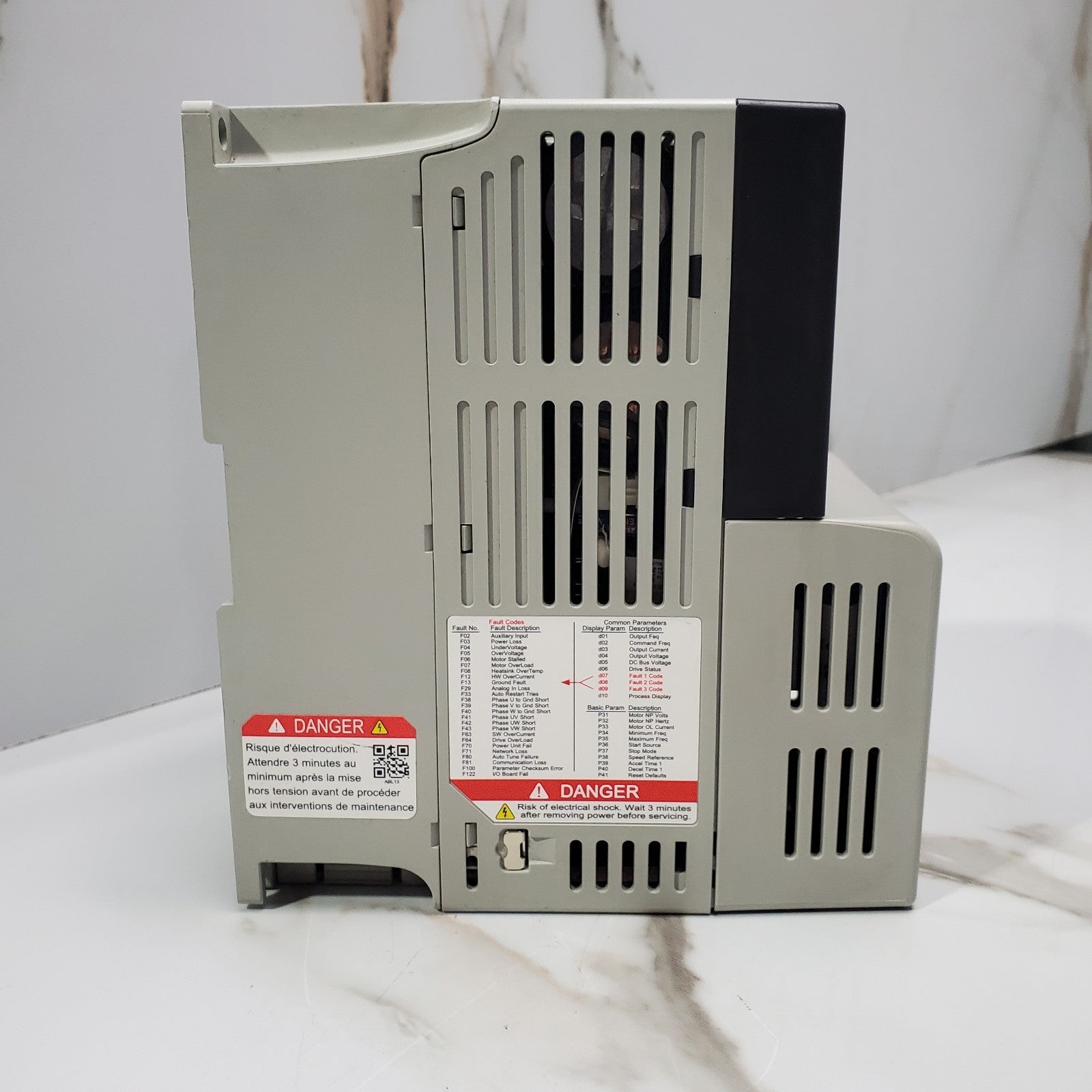 (Lot of 13) AllenBradley PowerFlex 40 22BE6P6N104 5 HP 600V 3PH AC Drive VFD9