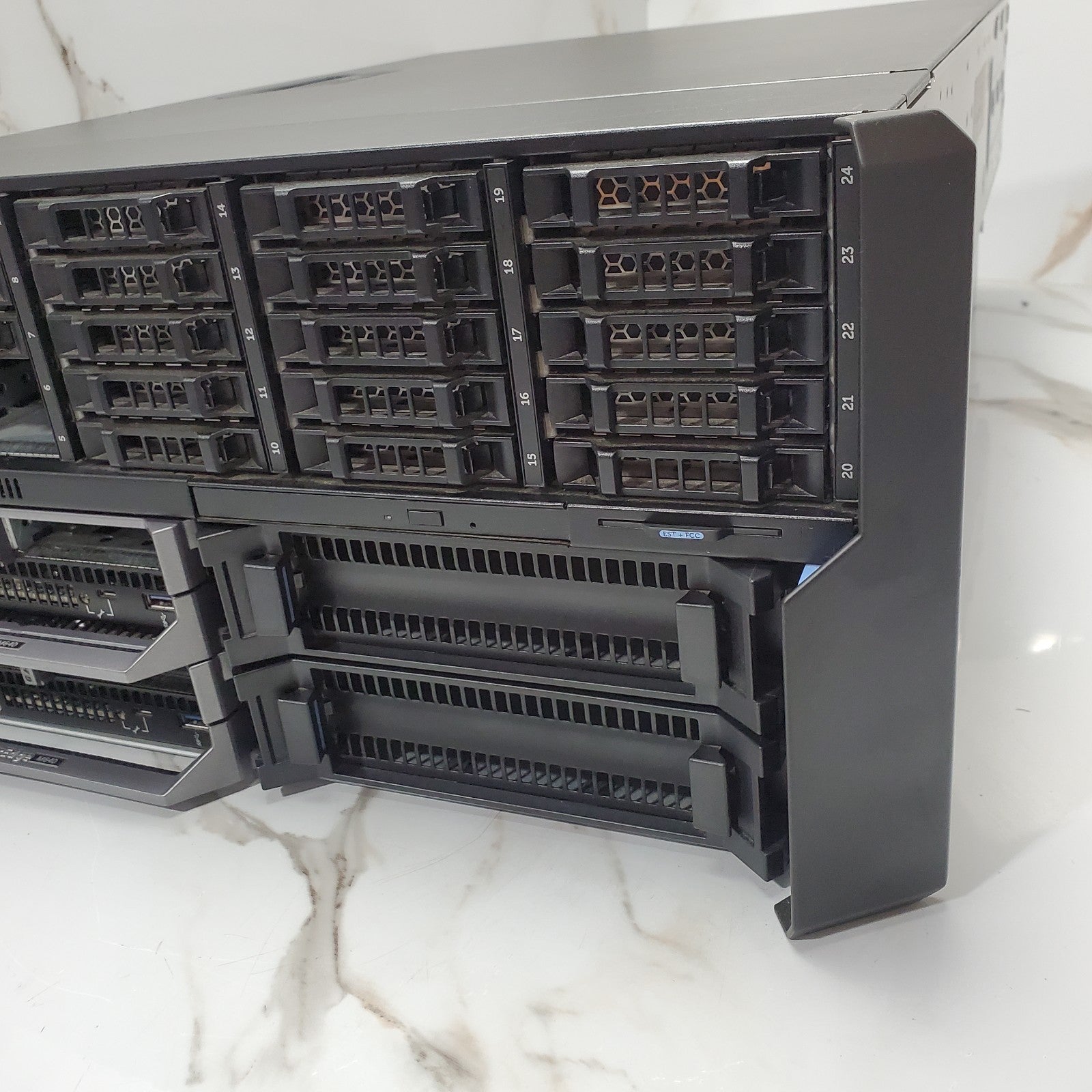 Dell PowerEdge VRTX + 2x PowerEdge M640 Blade Server No Ram/HDD *Read Desc*4