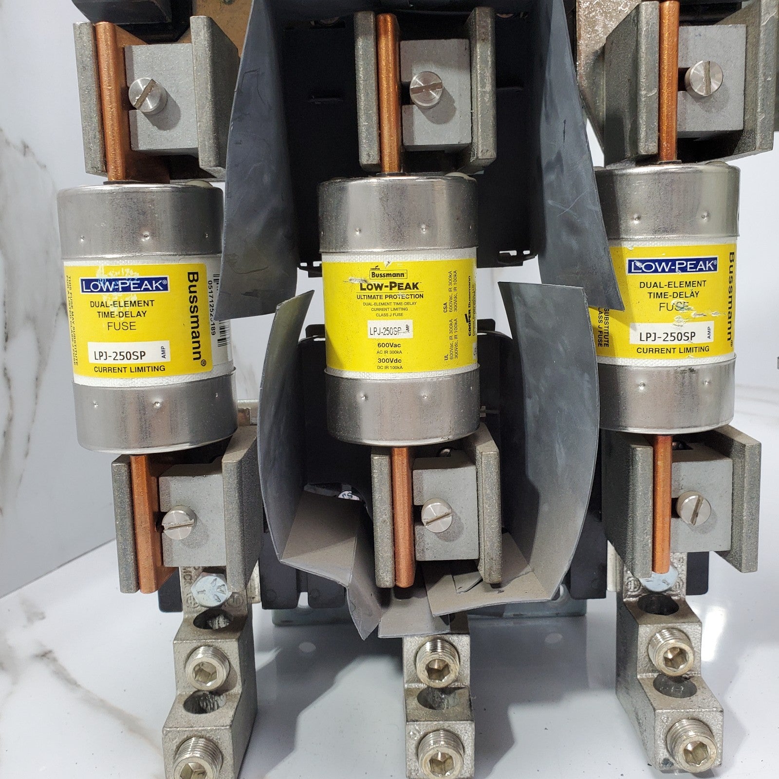 ALLEN-BRADLEY 400A DISCONNECT 1494V-DS400/D | W/ 1494V-FS400 & 3x LPJ-250SP4