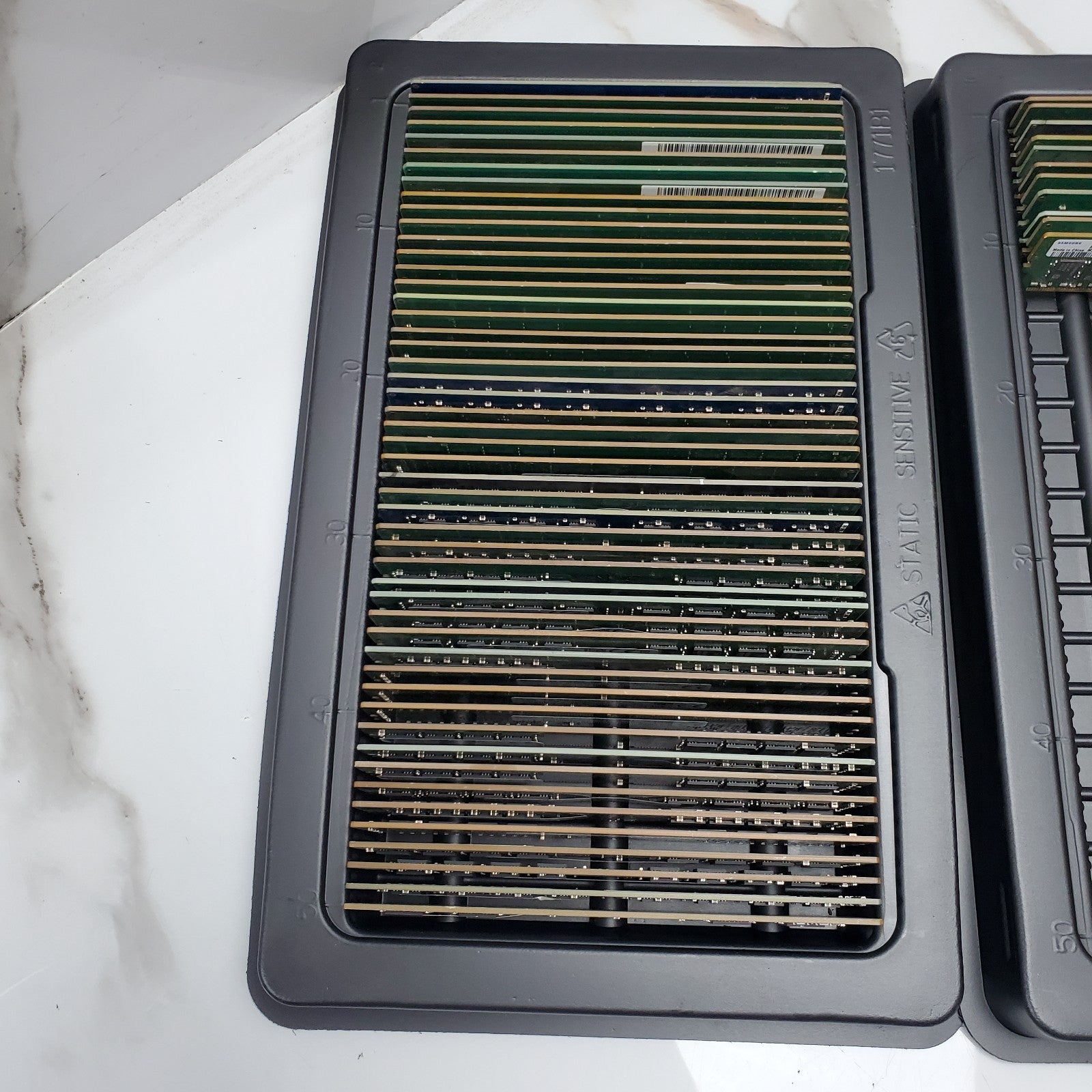 (Lot of 61) Mixed Major Brand/ Speeds 8GB Desktop RAM PC4 DDR4 Memory1