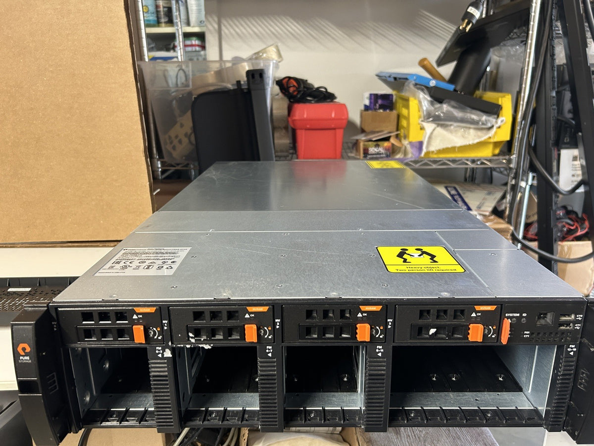 Pure Storage FlashArray M70 R2, Dual controllers, No Hard Drives, No Trays4