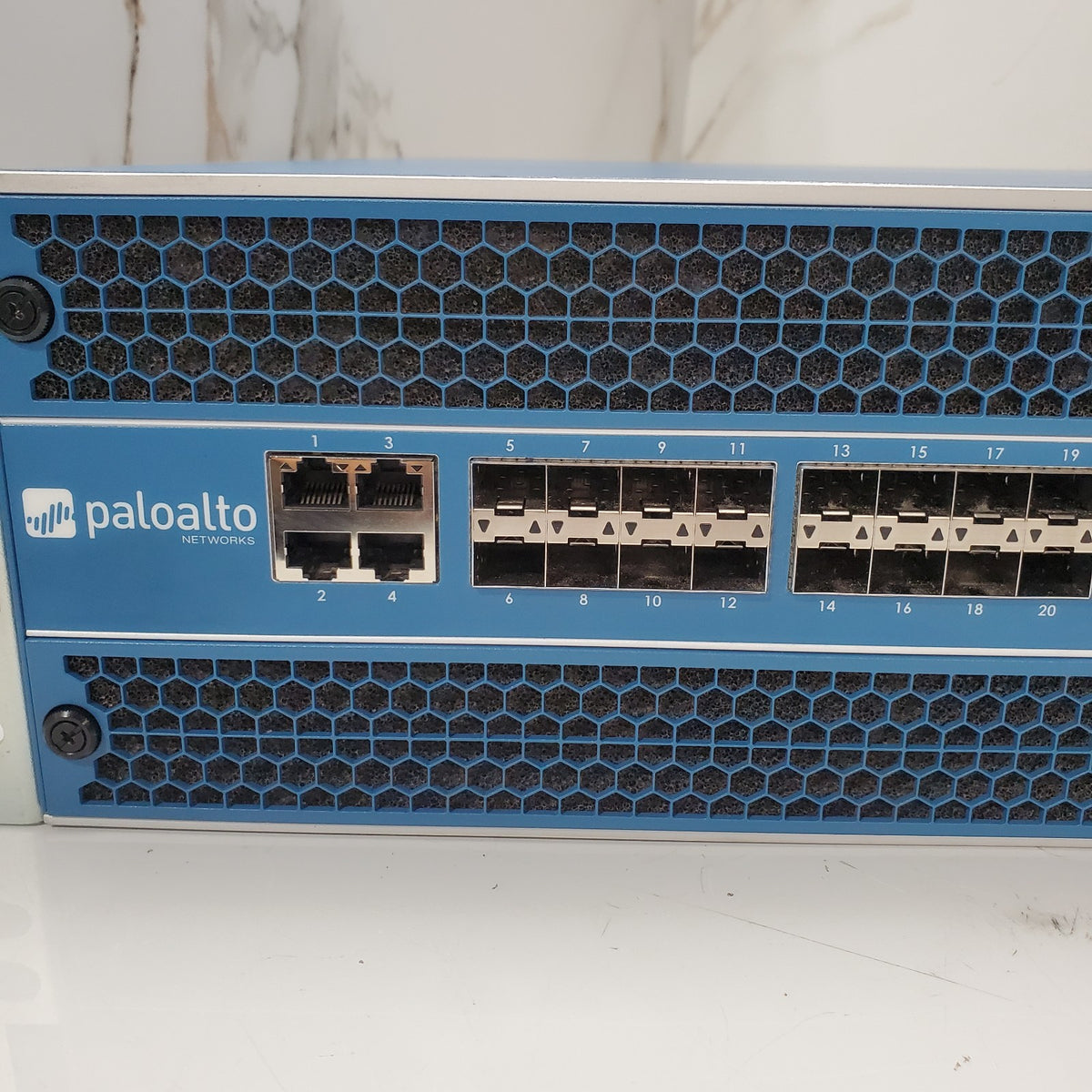 Palo Alto PA-5220 Next-Gen Firewall 24-Port 1/10/40GbE 3U Rack 2x PSU2
