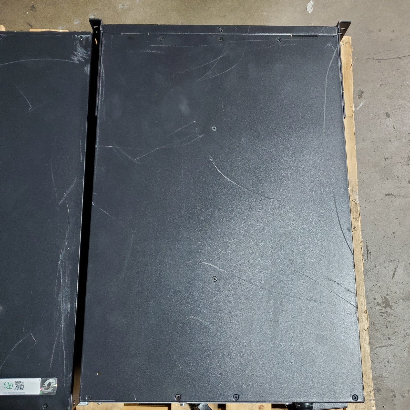 APC SmartUPS SRT 10kVA SRT10KRMXLT SRT10KRMTF + SRT192RMBP2 NEW BATTERY 1/20266