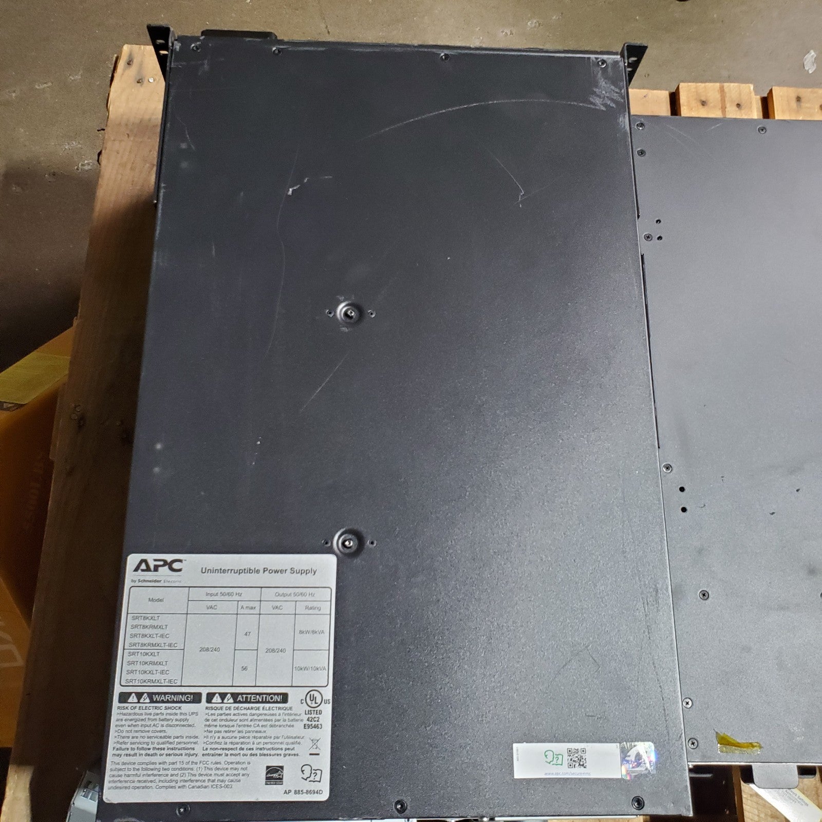 APC SmartUPS SRT 10kVA SRT10KRMXLT SRT10KRMTF + SRT192RMBP2 NEW BATTERY 1/20263