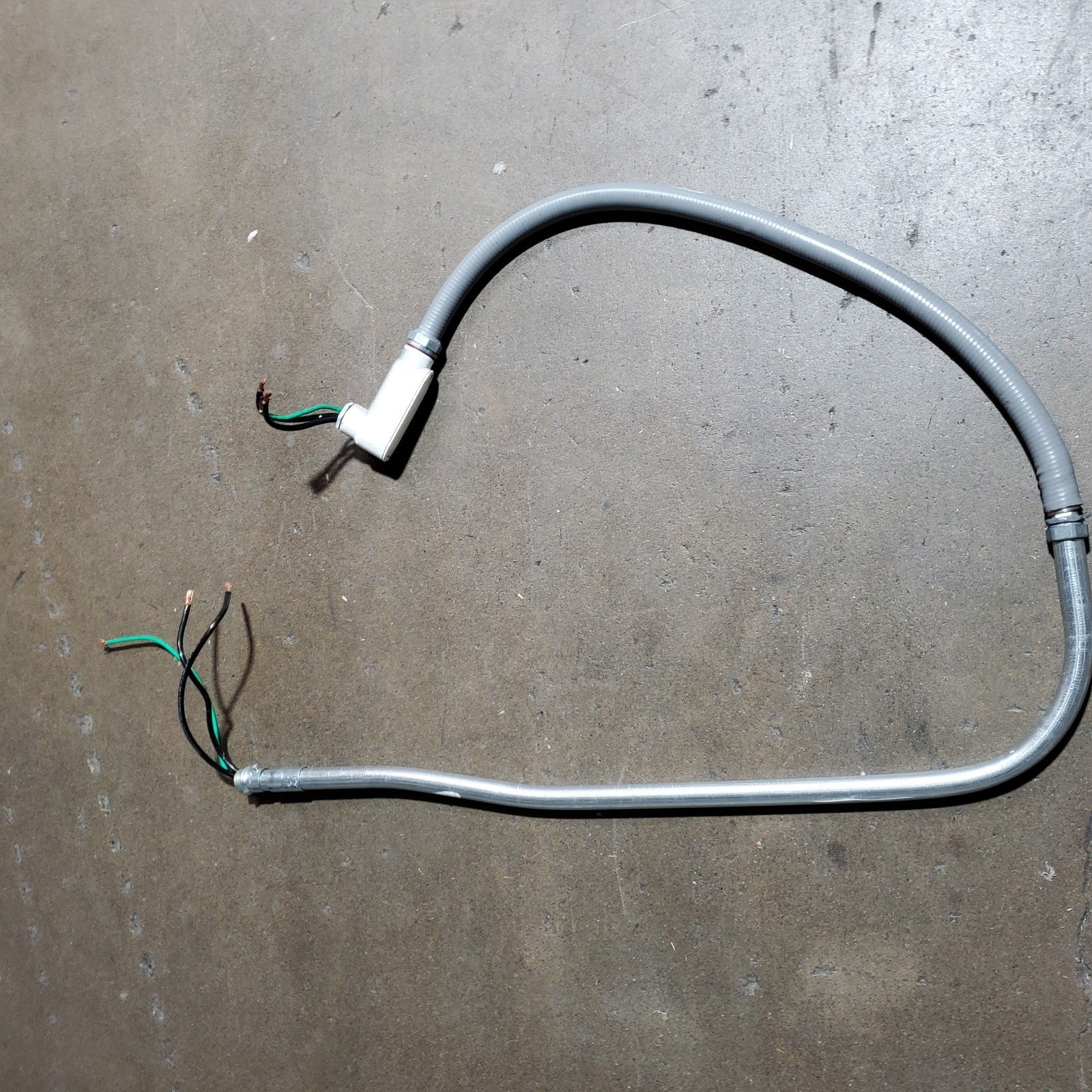 APC SmartUPS SRT 10kVA SRT10KRMXLT SRT10KRMTF + SRT192RMBP2 NEW BATTERY 1/202616