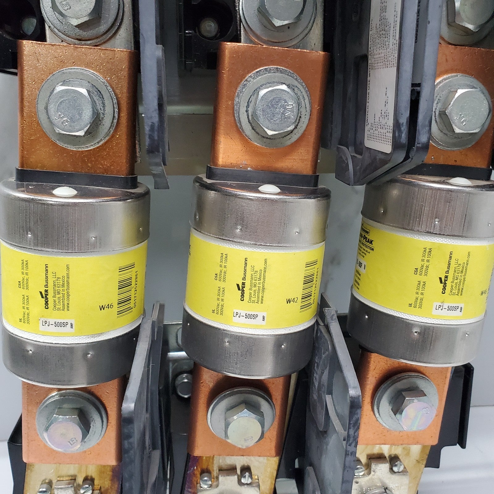 AllenBradley 1494VDS600 Ser D 600 A Disconnect + FS600 Block + 3 LPJ500SP5