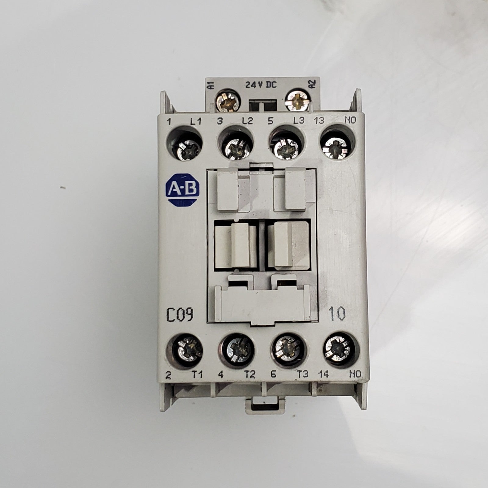 (Lot of 45) ALLEN BRADLEY | Contactor 32A 3 POLE 110V COIL 100C09Z*101