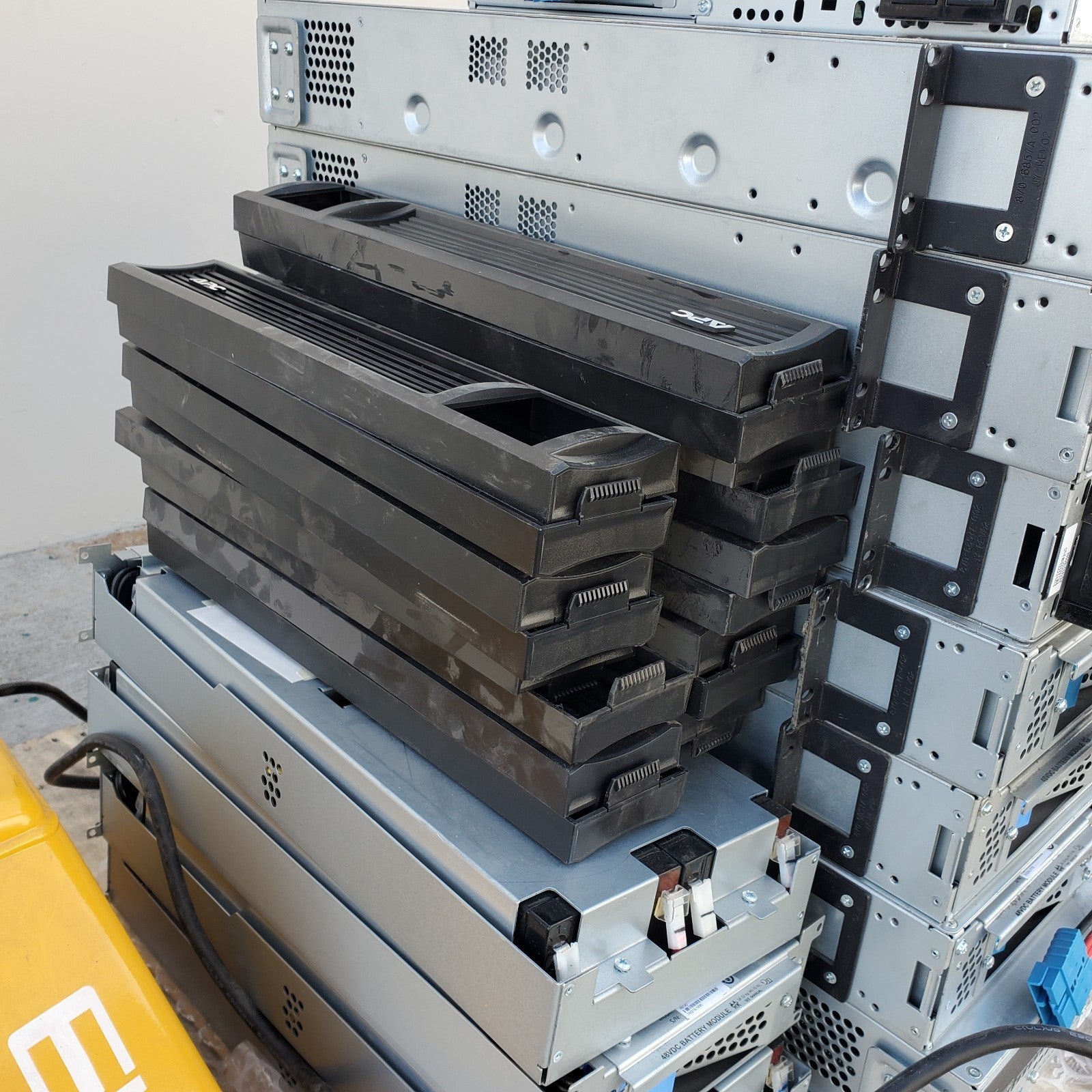 (Lot of 17) APC SMT2200RM2UC/ SMT3000RM2UC SmartUPS *READ Description*4