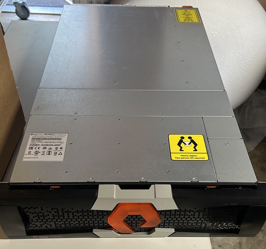 Pure Storage FlashArray M70 R2, Dual controllers, No Hard Drives, No Trays0