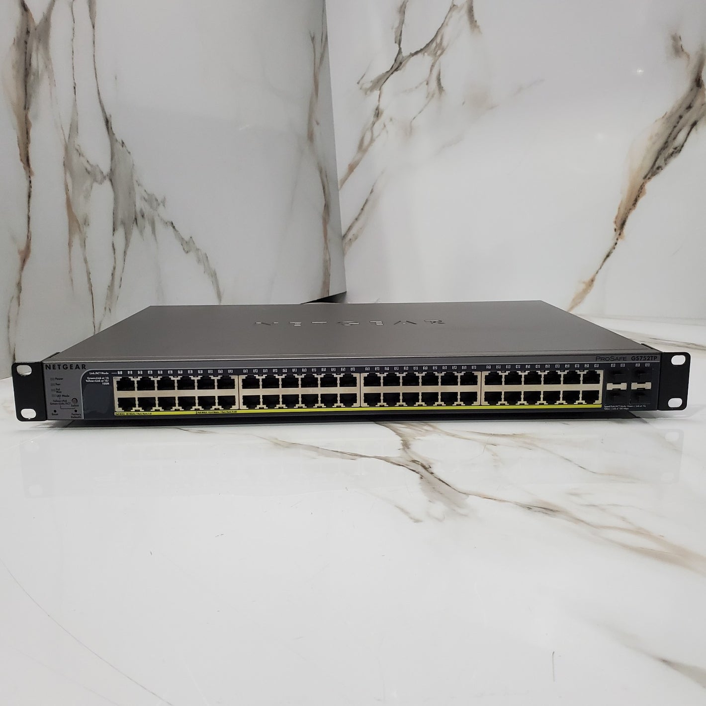 NETGEAR ProSafe (GS752TP) 52 Port Gigabit Ethernet Switch w/ Mounting Brackets0
