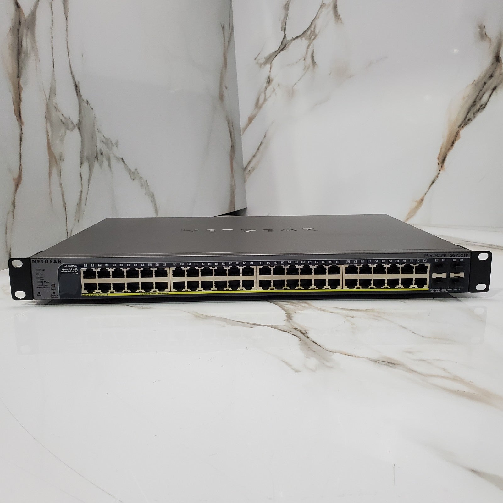 NETGEAR ProSafe (GS752TP) 52 Port Gigabit Ethernet Switch w/ Mounting Brackets0