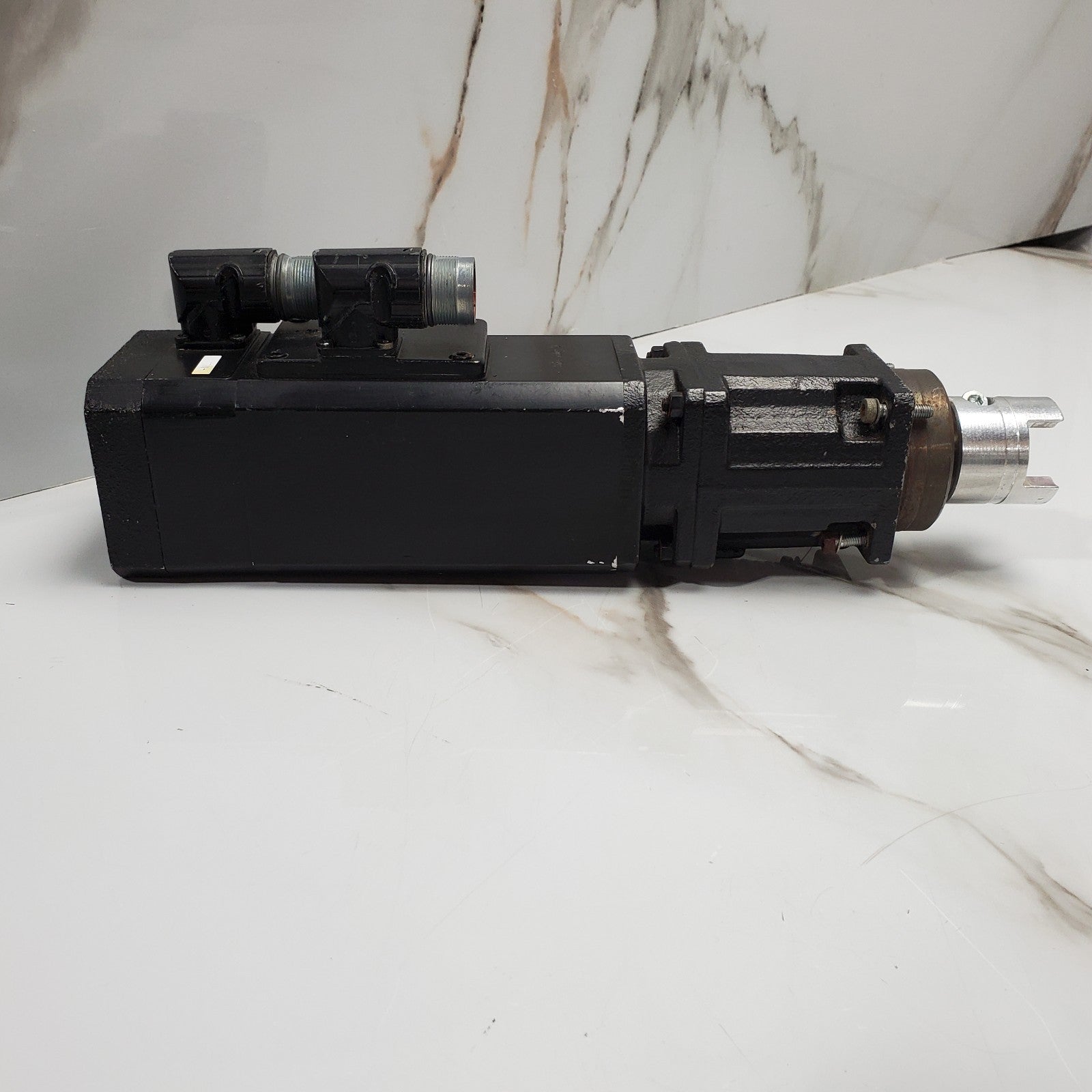 SEW EURODRIVE  SERVO MOTOR P/N: PSKF221 DS56L/B/TF/RH1M/SB101