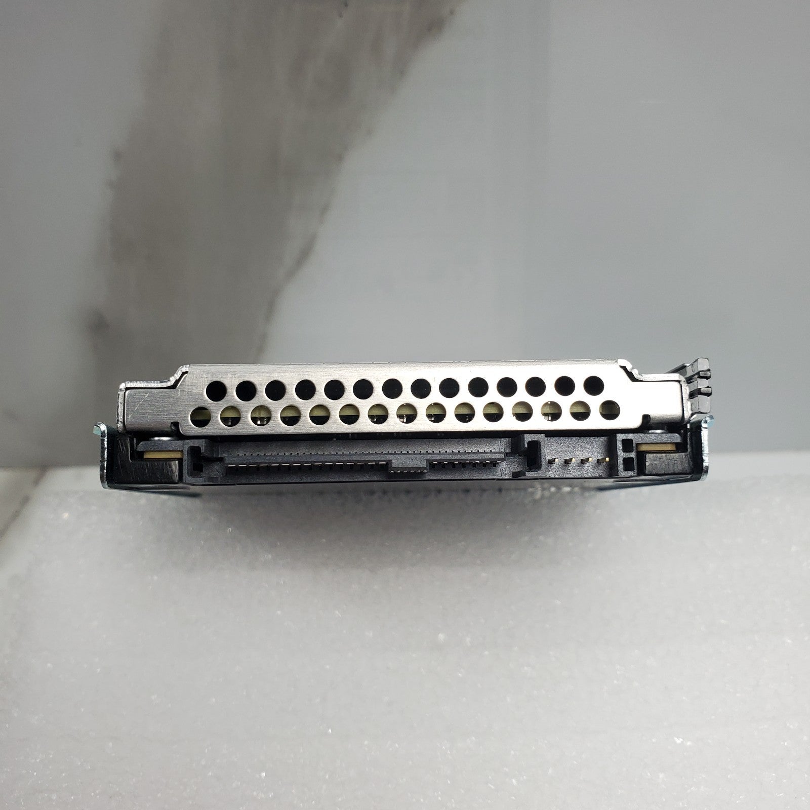 N85XX Dell 3.84TB SAS 12Gb/s Read Intensive 2.5in SSD 0N85XX KPM5XRUG3T84 W/Tray4