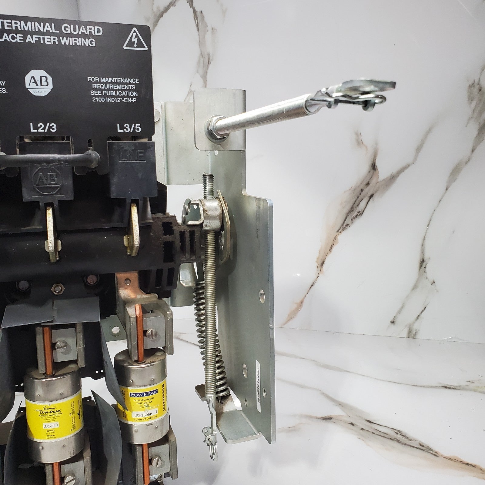 ALLEN-BRADLEY 400A DISCONNECT 1494V-DS400/D | W/ 1494V-FS400 & 3x LPJ-250SP2