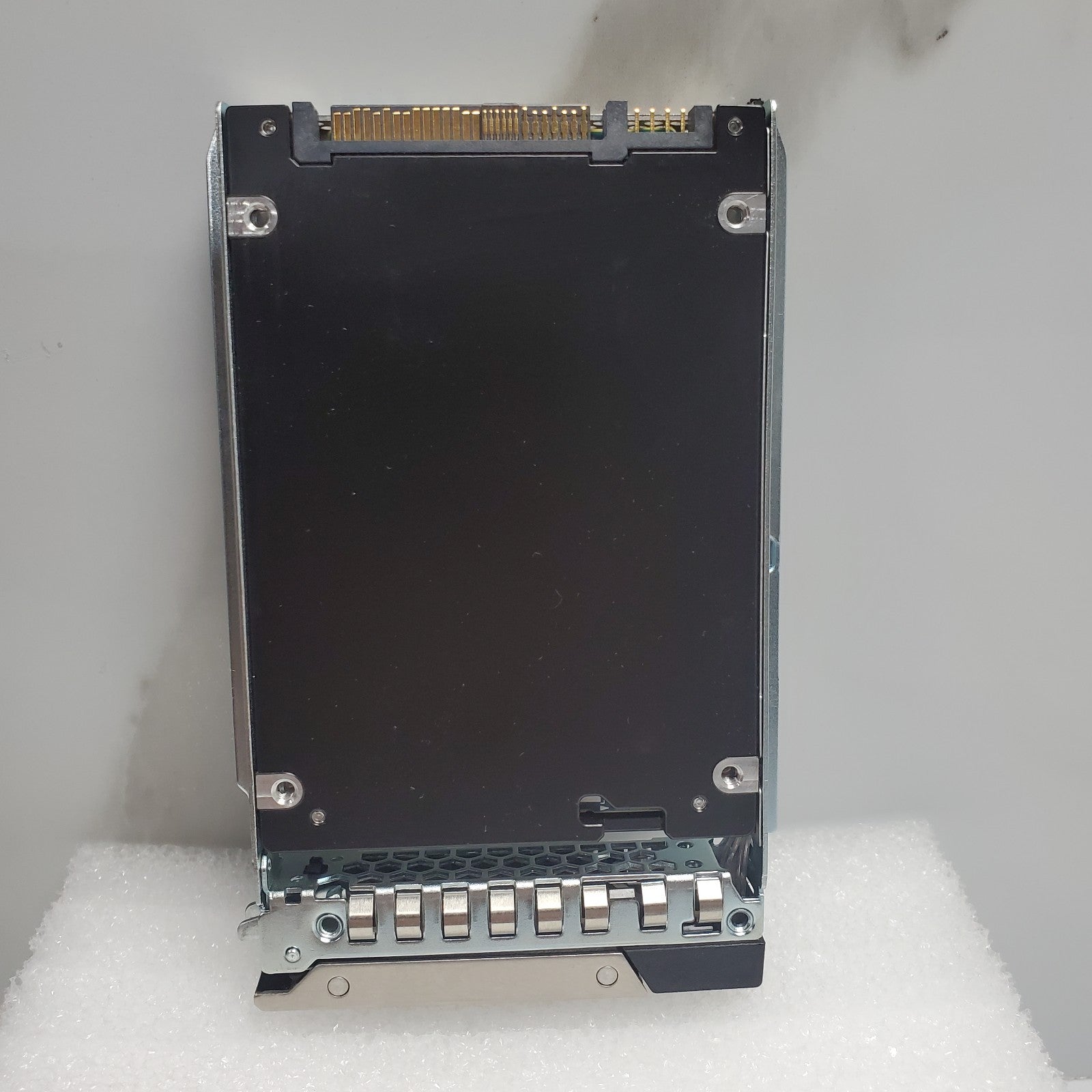 N85XX Dell 3.84TB SAS 12Gb/s Read Intensive 2.5in SSD 0N85XX KPM5XRUG3T84 W/Tray3