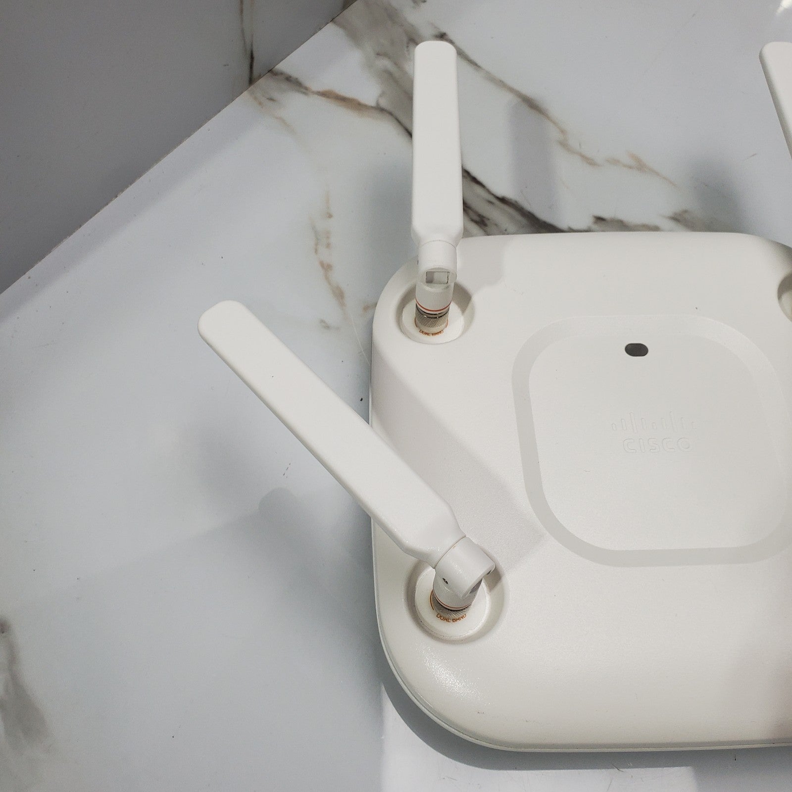 (Lot of 22) Cisco AIRCAP2702EAK9 Wireless AP w/ Antennas and RM2