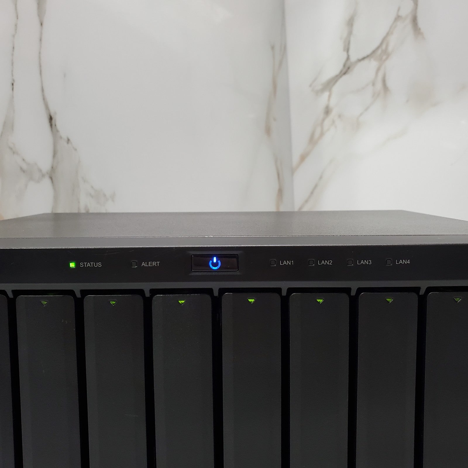 SYNOLOGY DISK STATION DS1815+ 8Bay NAS 8x 4TB WD Gold *READ*2